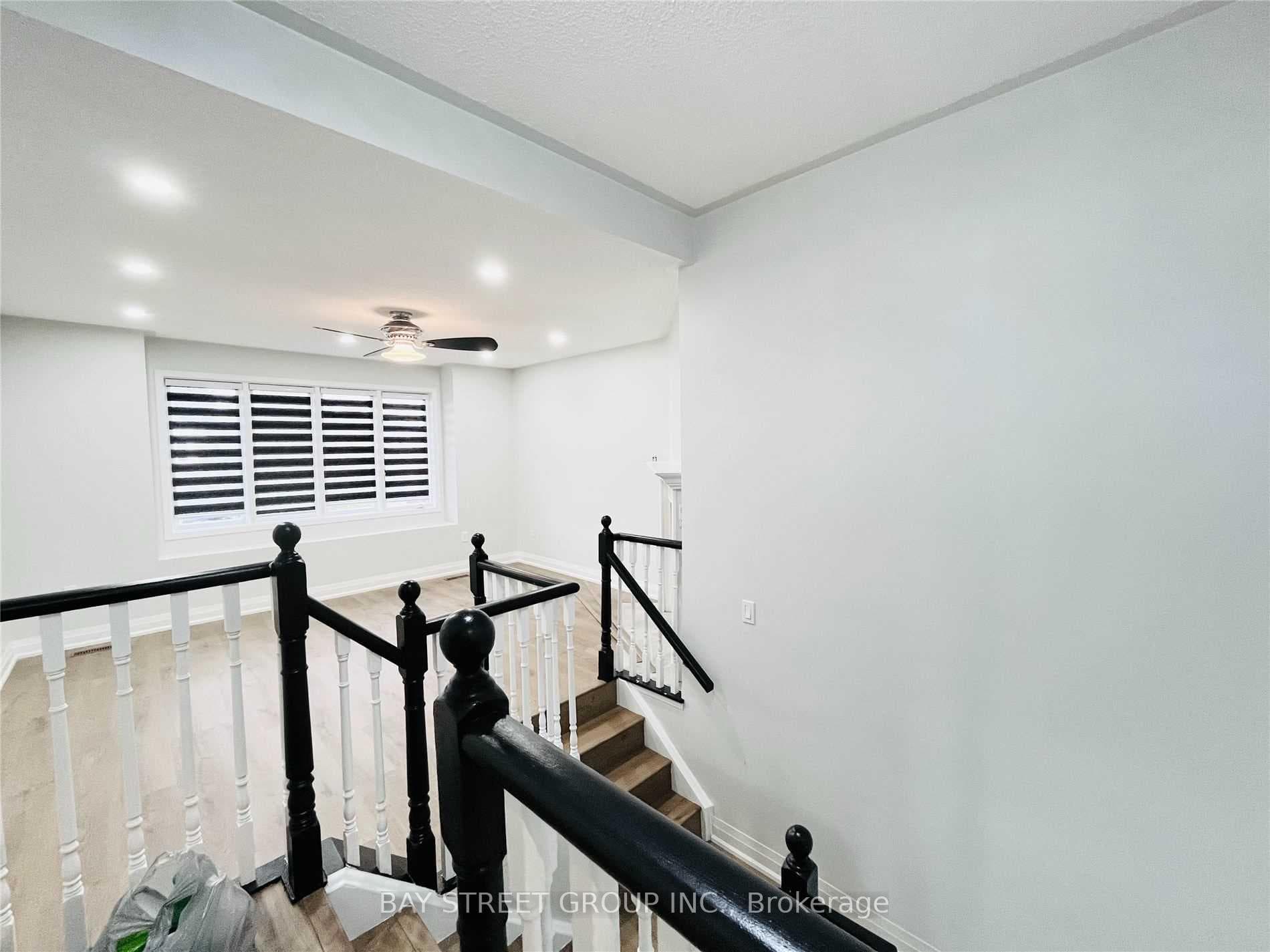 8 Moir Crescent photo 8