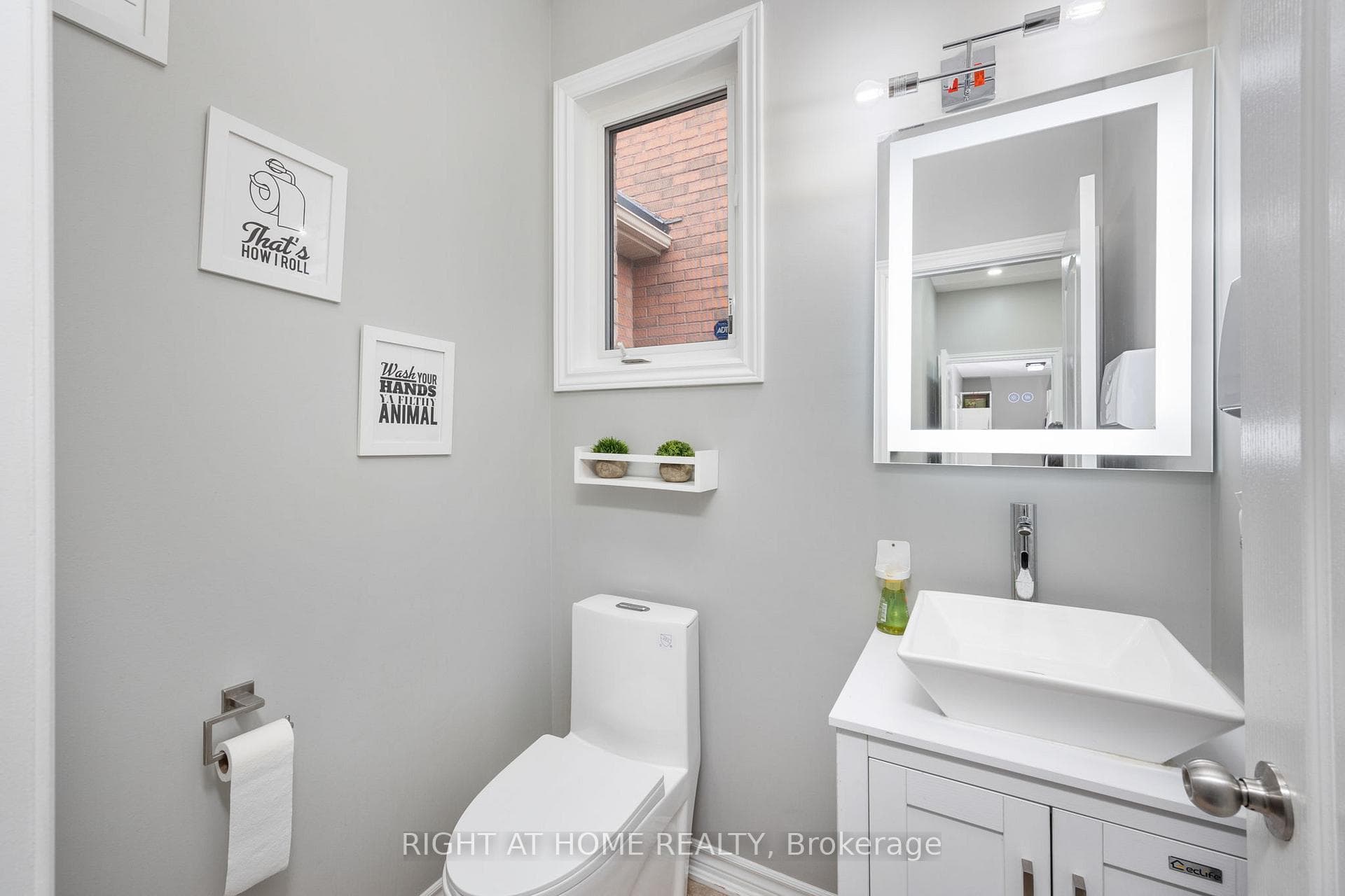 2223 Dawson Crescent photo 13