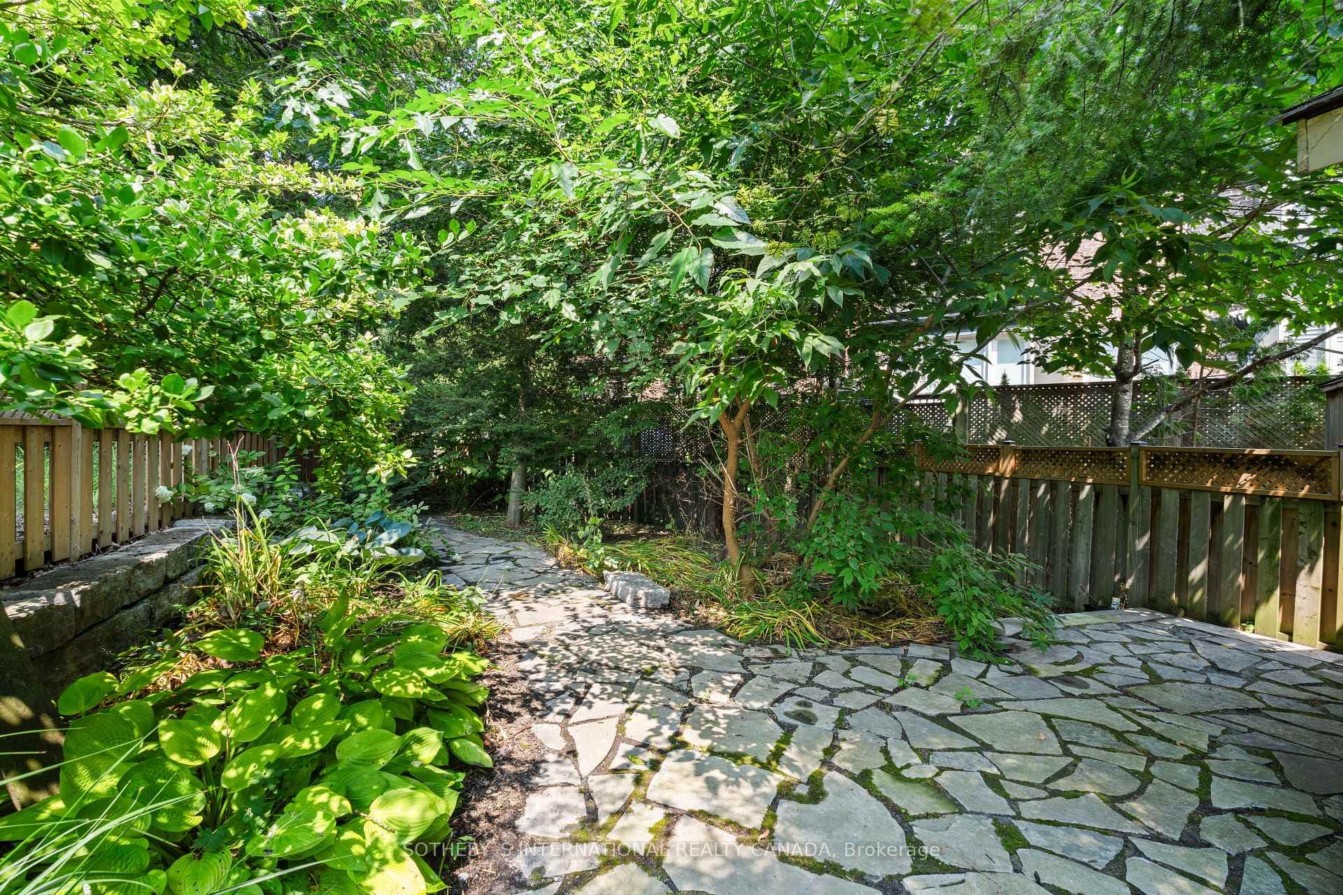 196 Moore Avenue photo 22
