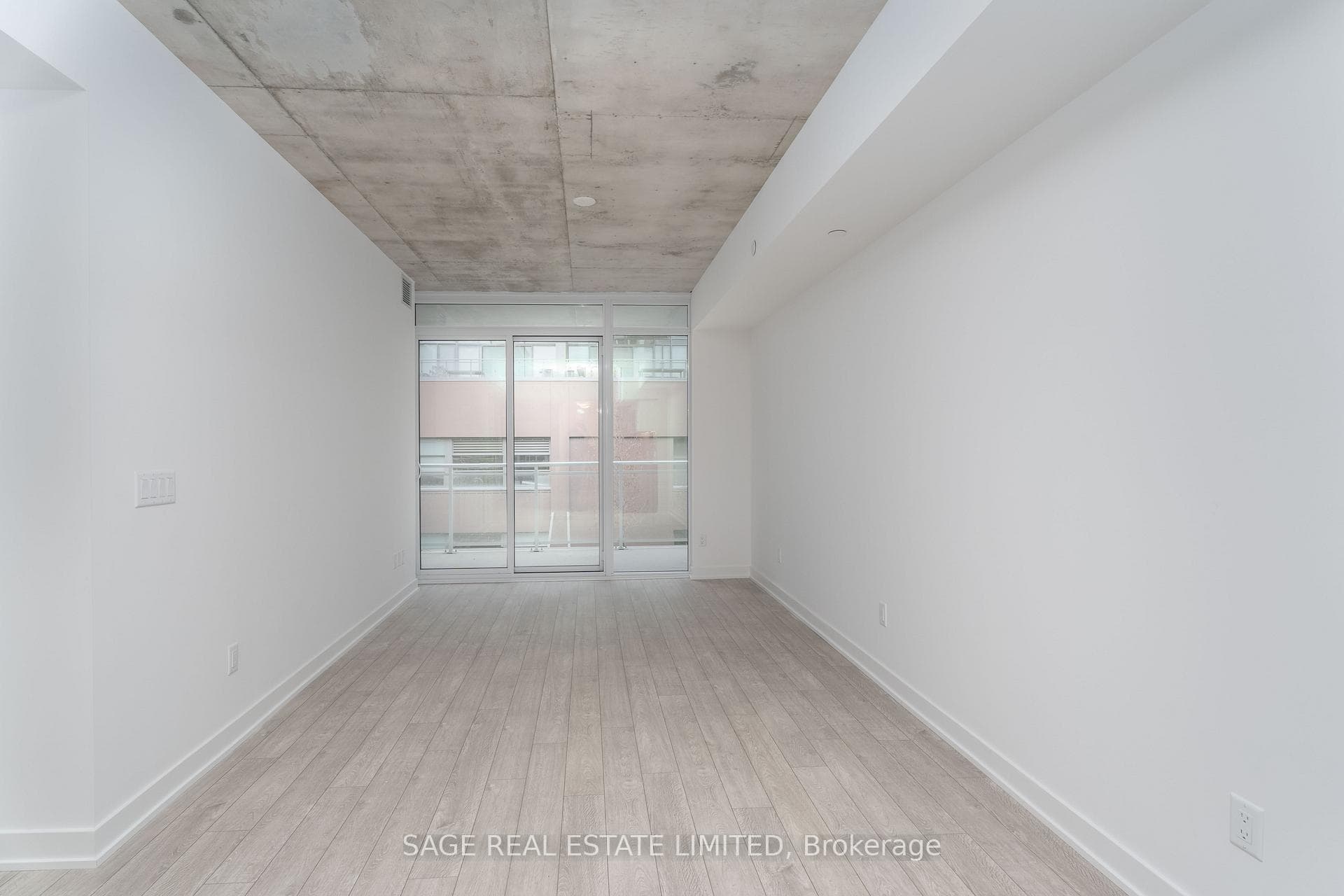 665 Queen Street Unit 307 photo 8