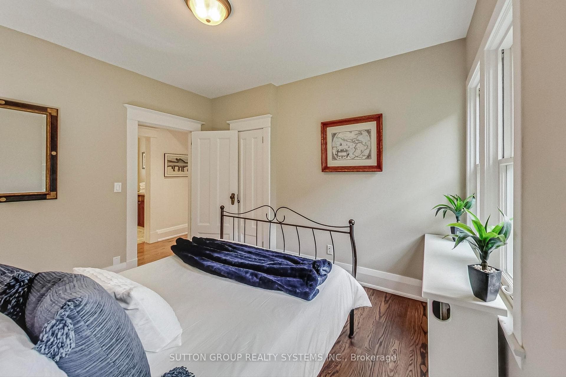 Middle Bedroom