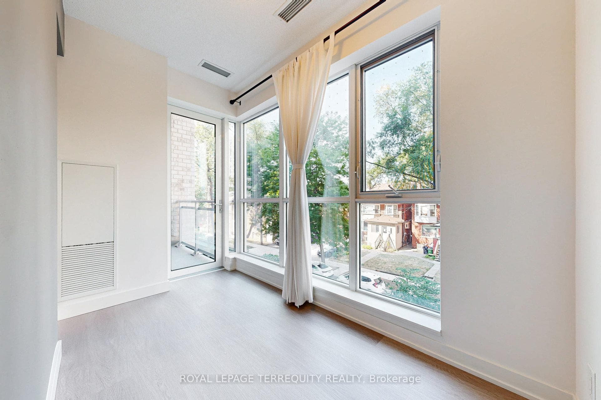 1830 Bloor Street Unit 329 photo 17