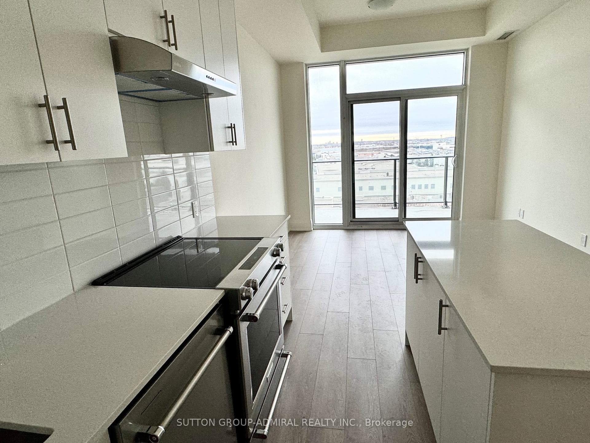 8960 Jane Street Unit 606 photo 2