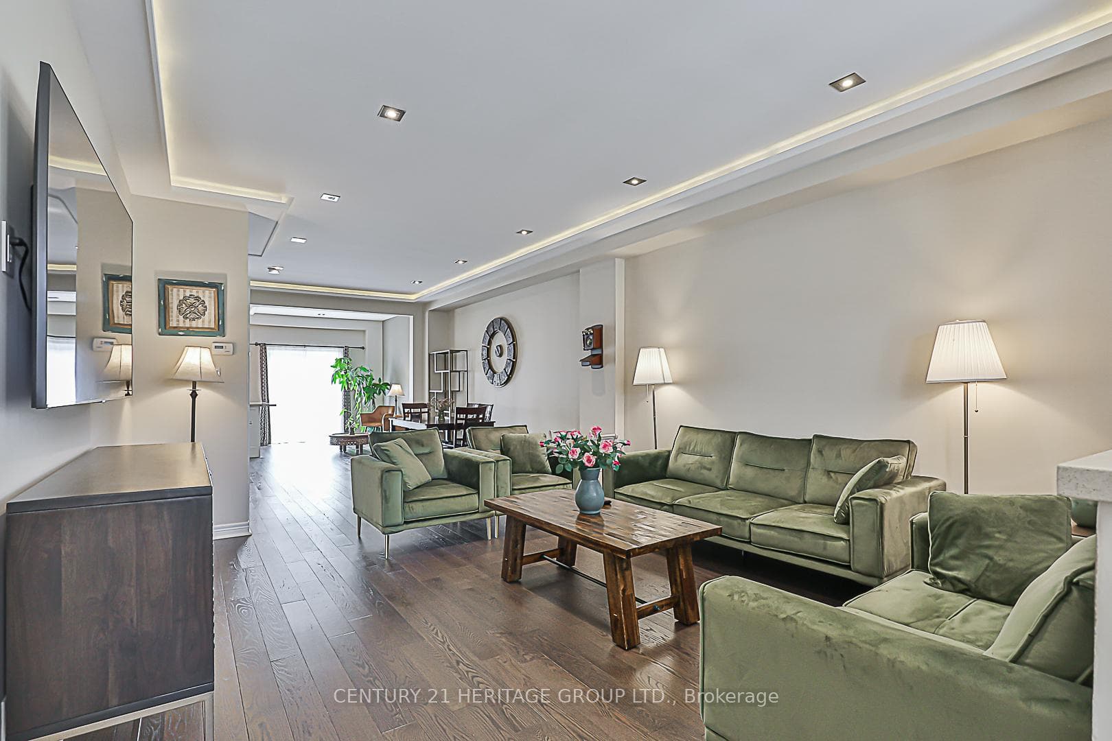33 Wheelwright Drive photo 4