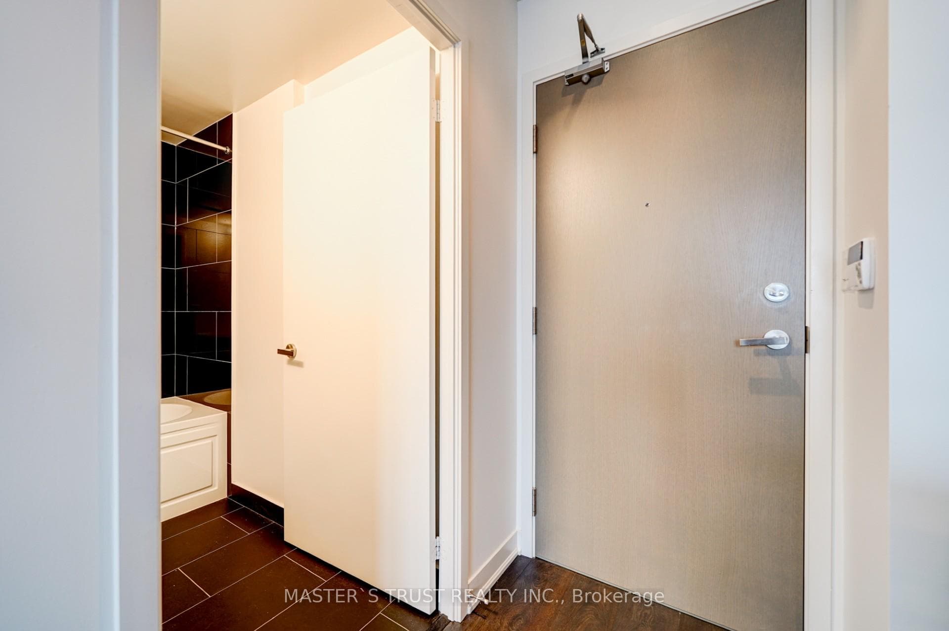 88 Harbour Street Unit 2809 photo 4