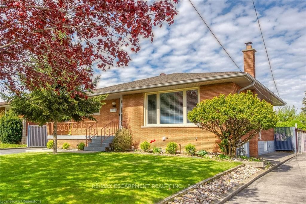 122 Rainbow Drive photo 4