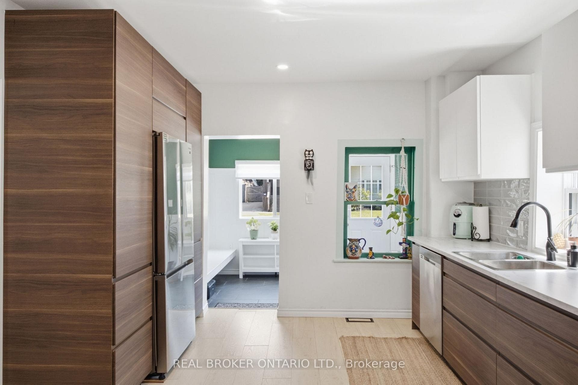 520 Elma Street photo 20