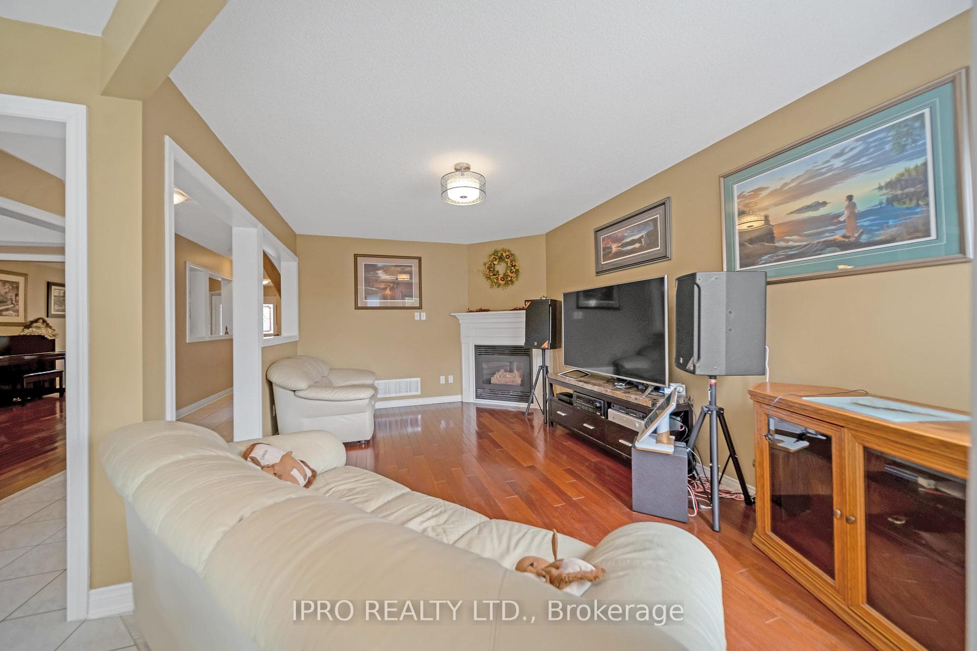 51 Tipton Crescent photo 14