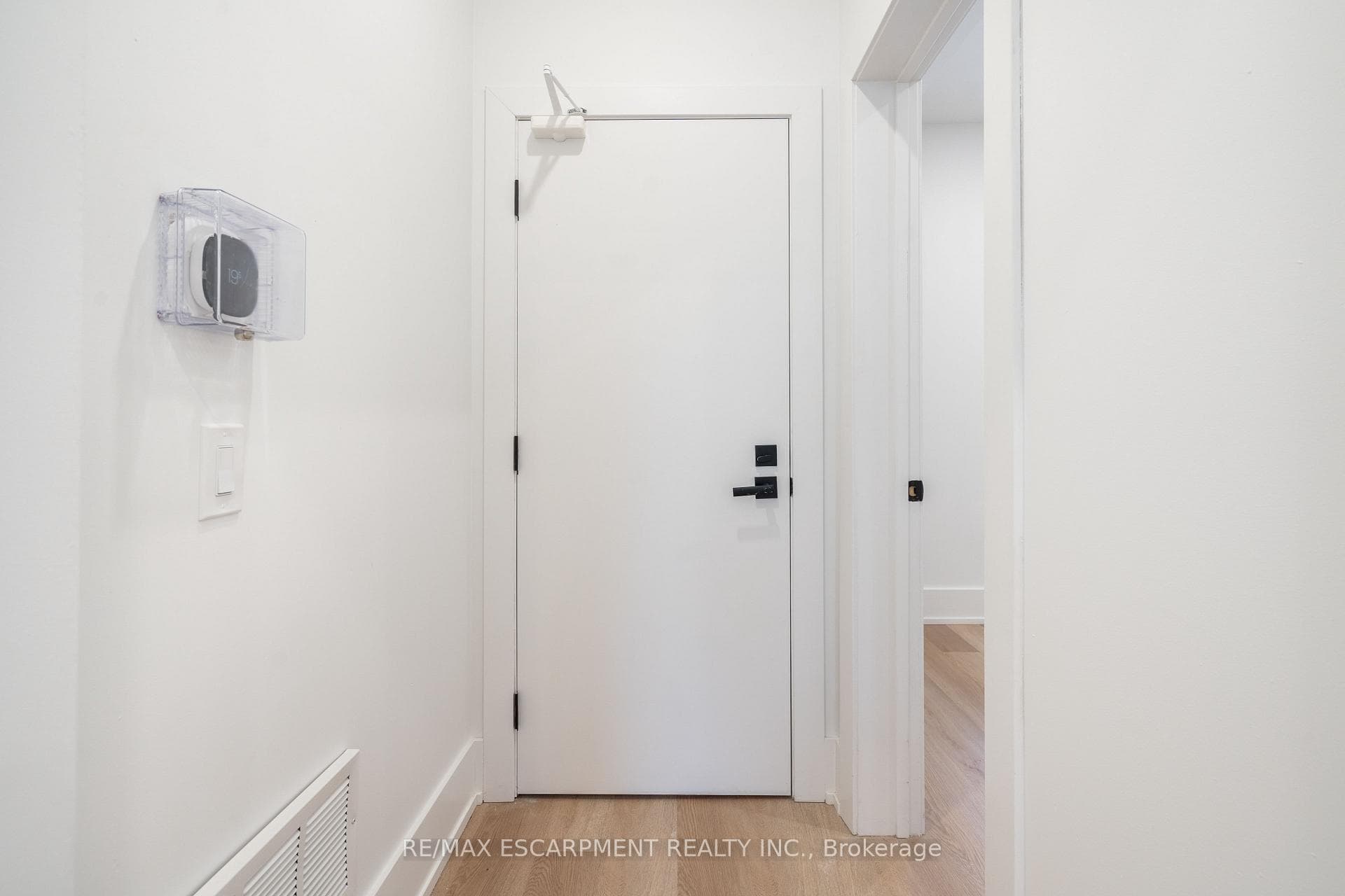 204 Balsam Avenue photo 6