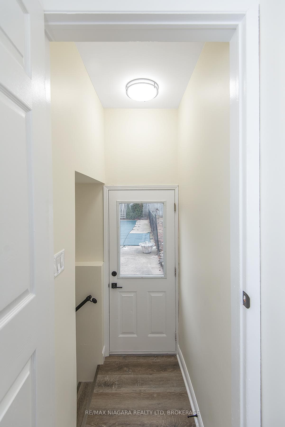 16 Huntley Crescent photo 31