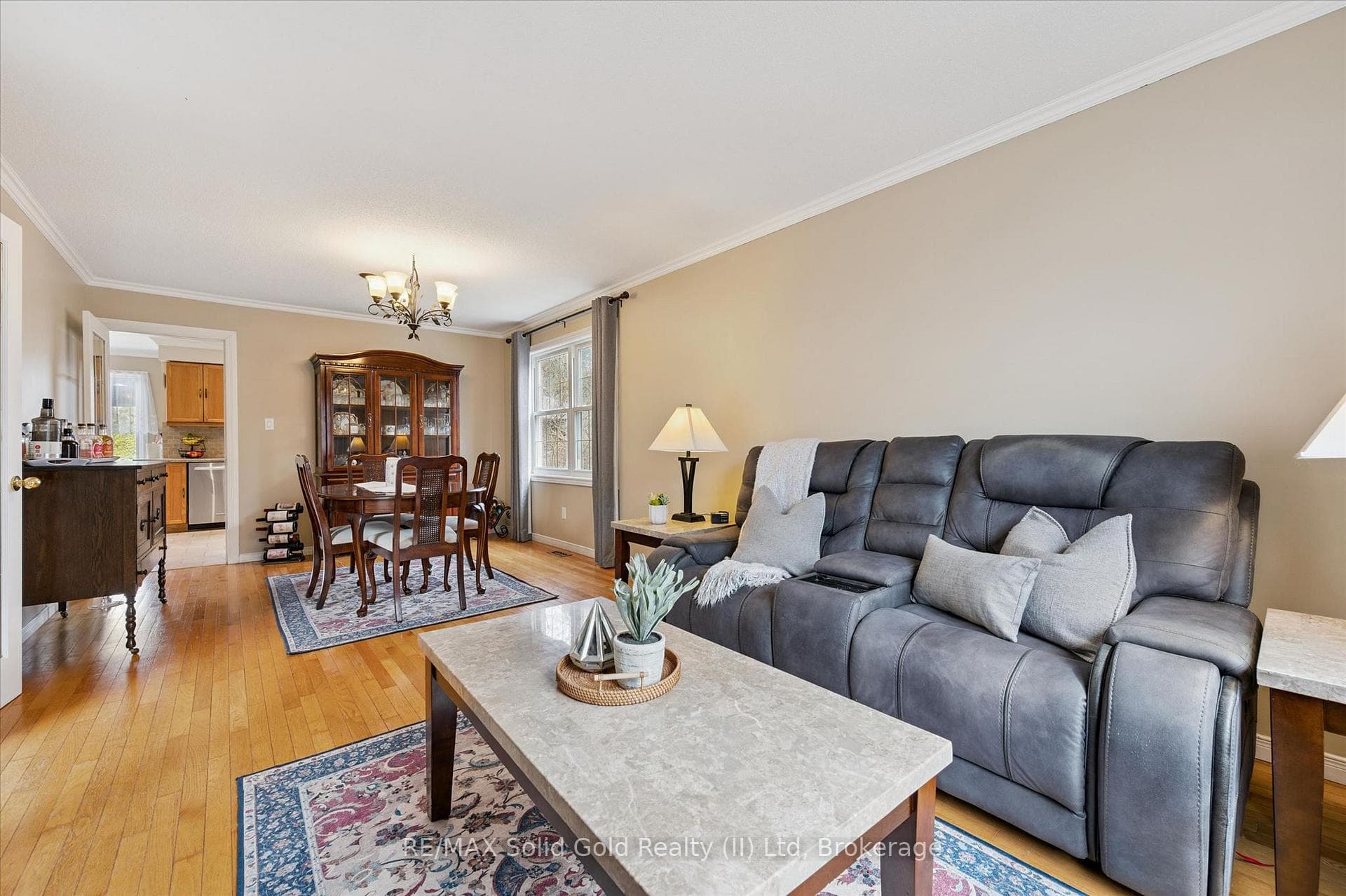 14 Robertson Crescent photo 8