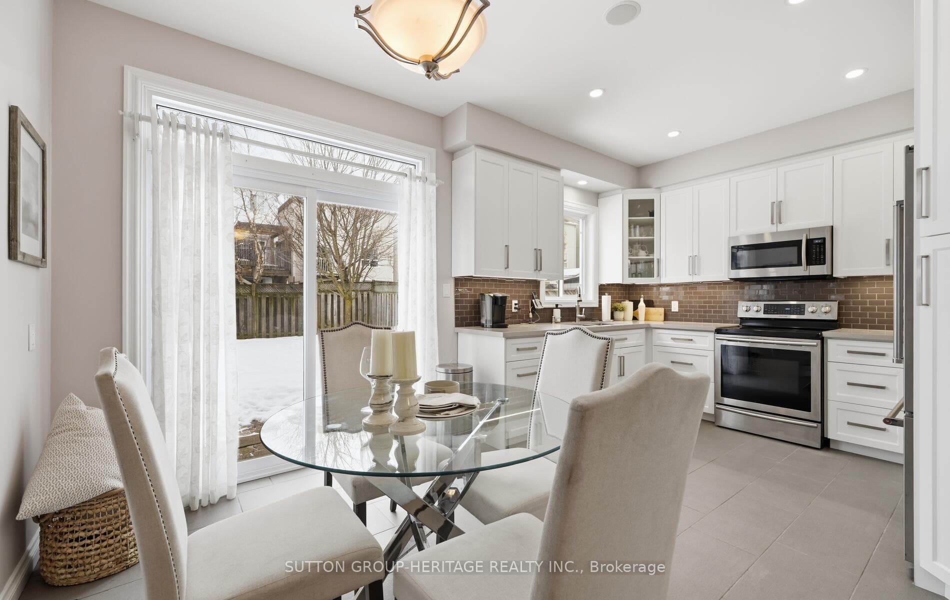 1423 Ashgrove Crescent photo 8