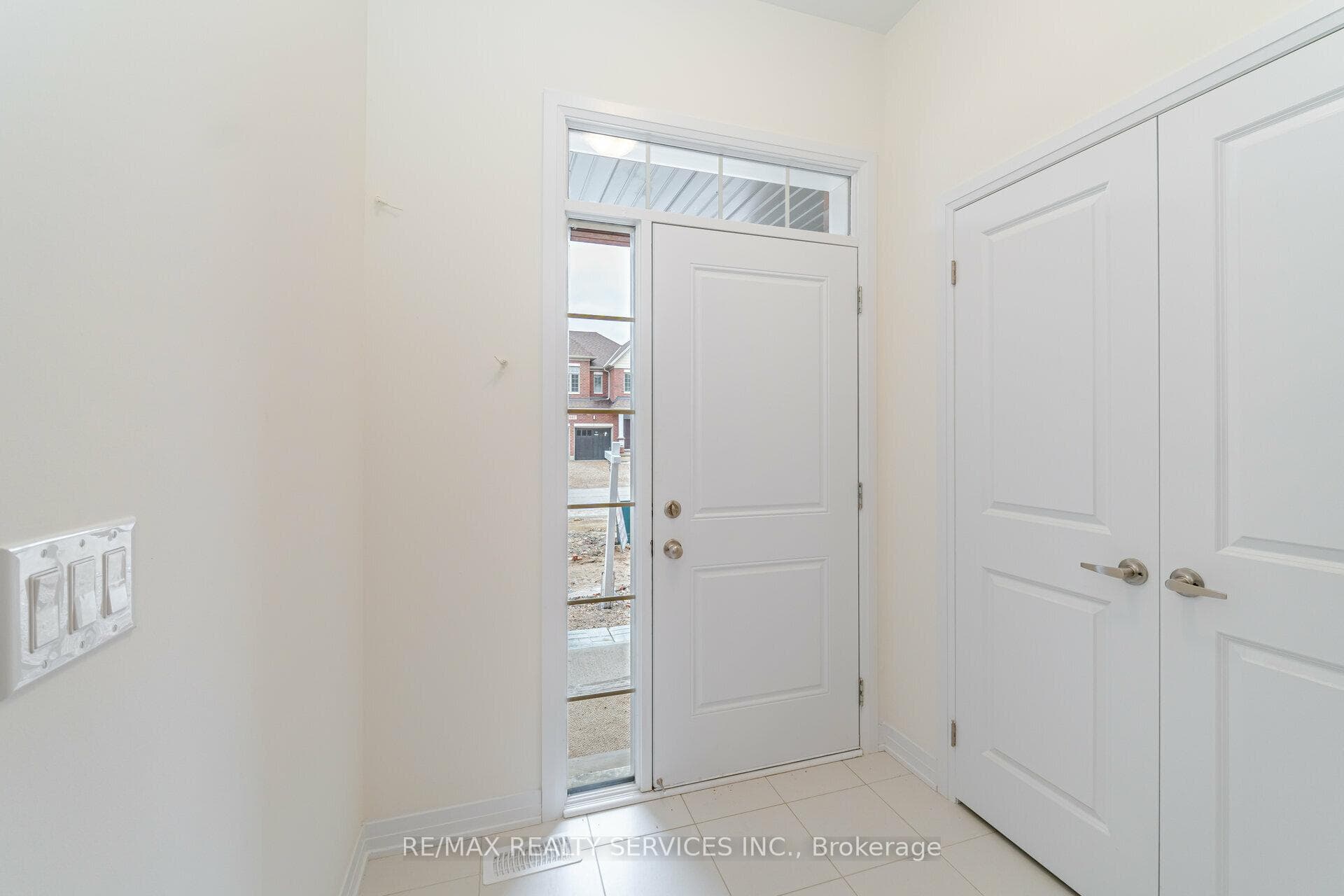 440 Adelaide Street photo 4