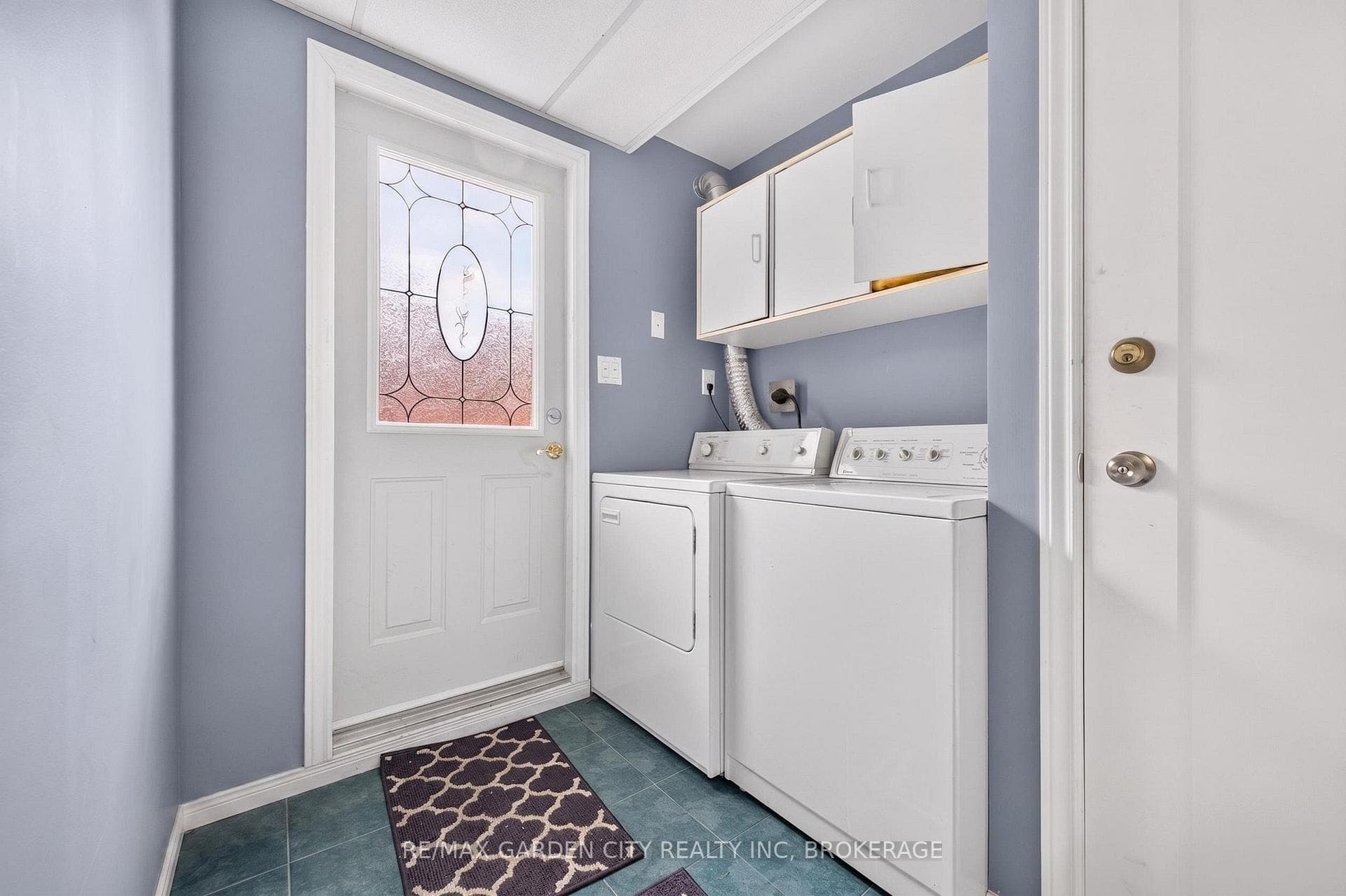 38 Cypress Street Unit Lower photo 3