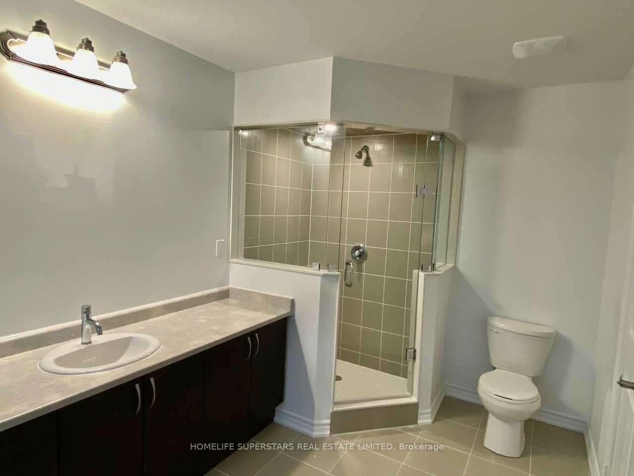 256 Ridley Crescent photo 5