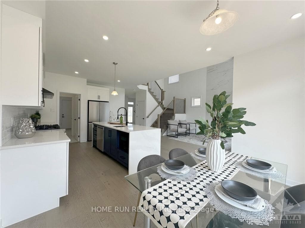 67 VICEROY Mews photo 9