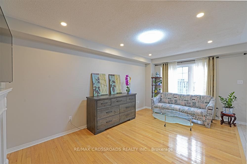 48 Ayhart Street photo 6
