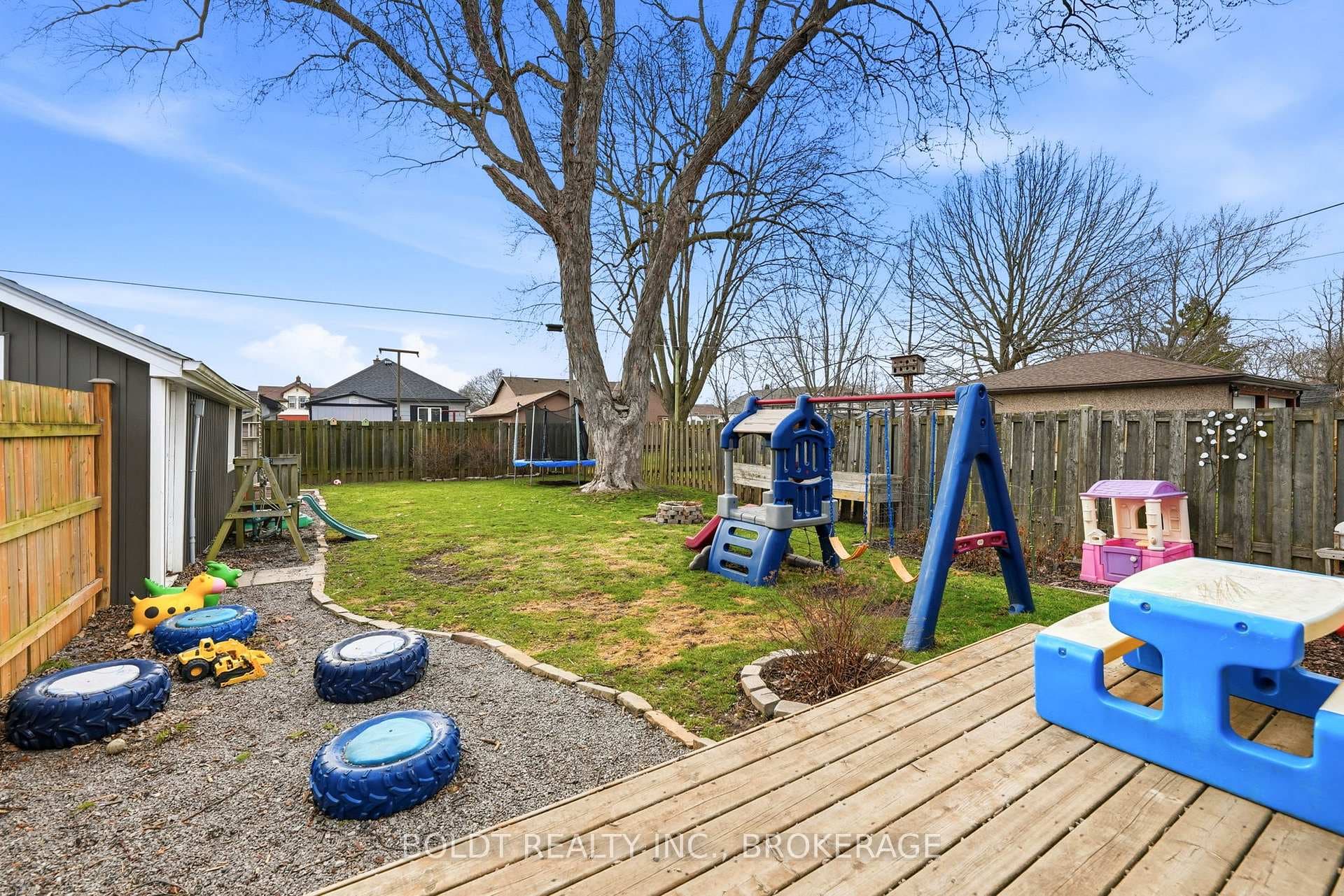 249 McAlpine Avenue photo 38