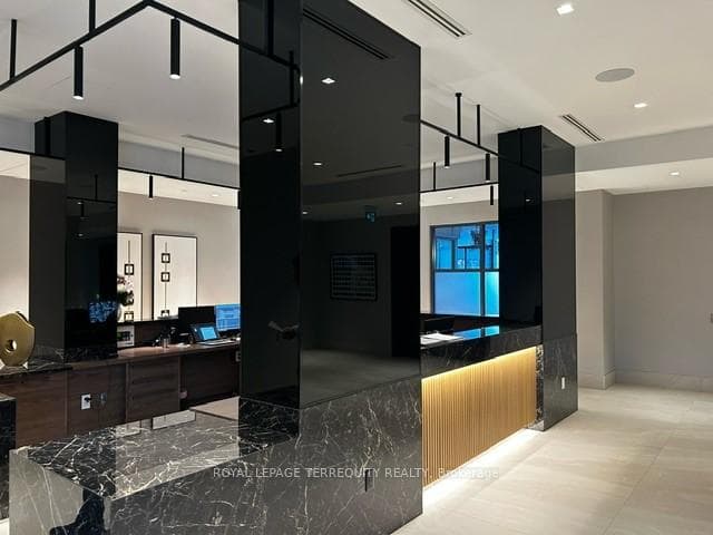 2545 Simcoe Street Unit 421 photo 1