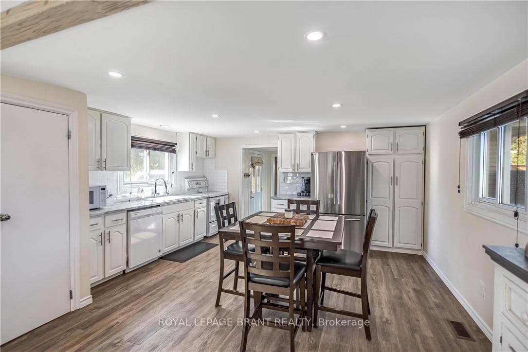 37 Morton Avenue photo 6