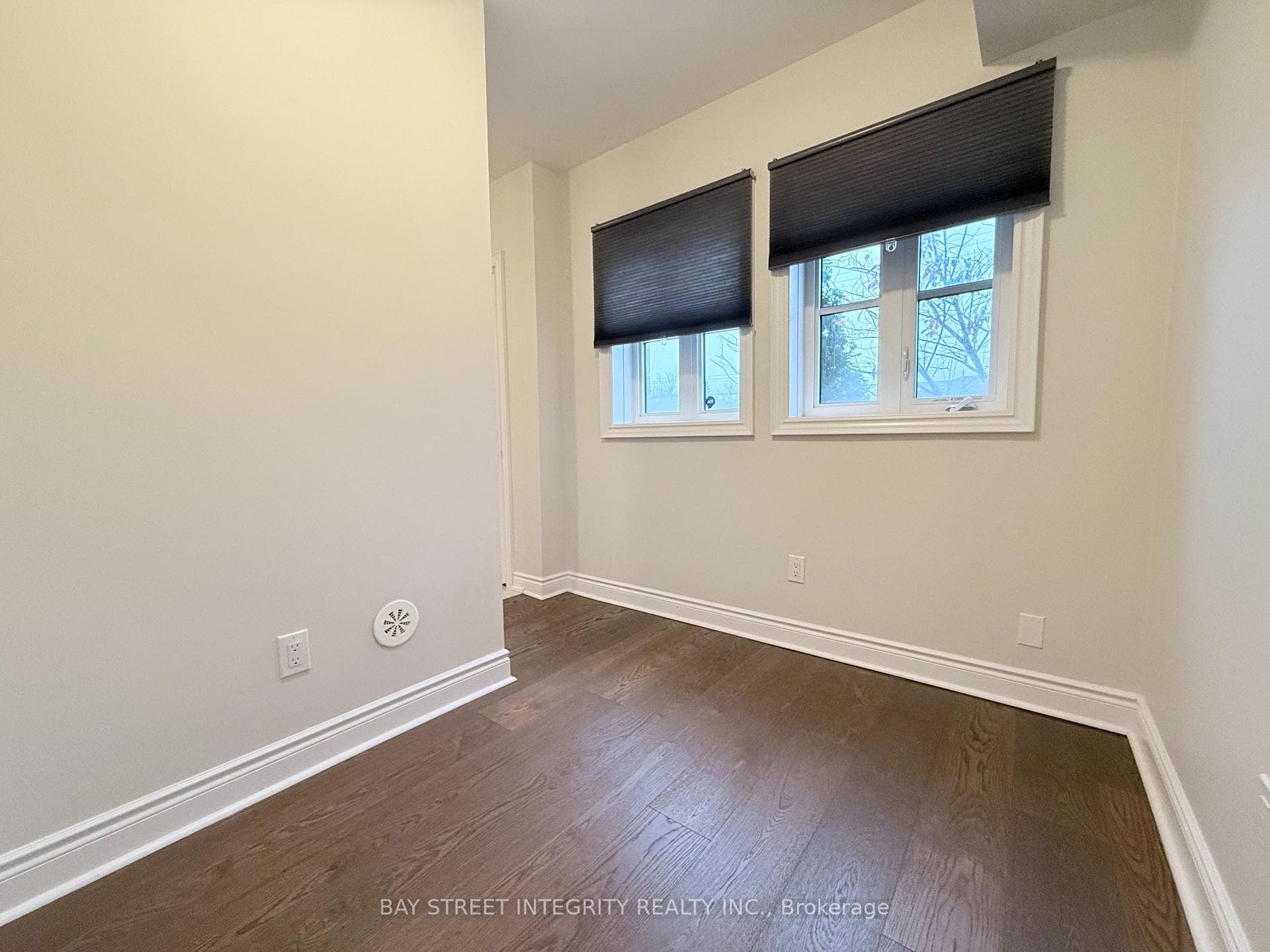 2160 Trafalgar Road Unit 3 photo 13