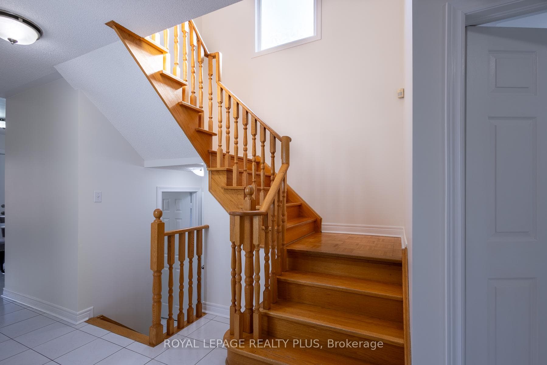 7190 Spyglass Crescent photo 4