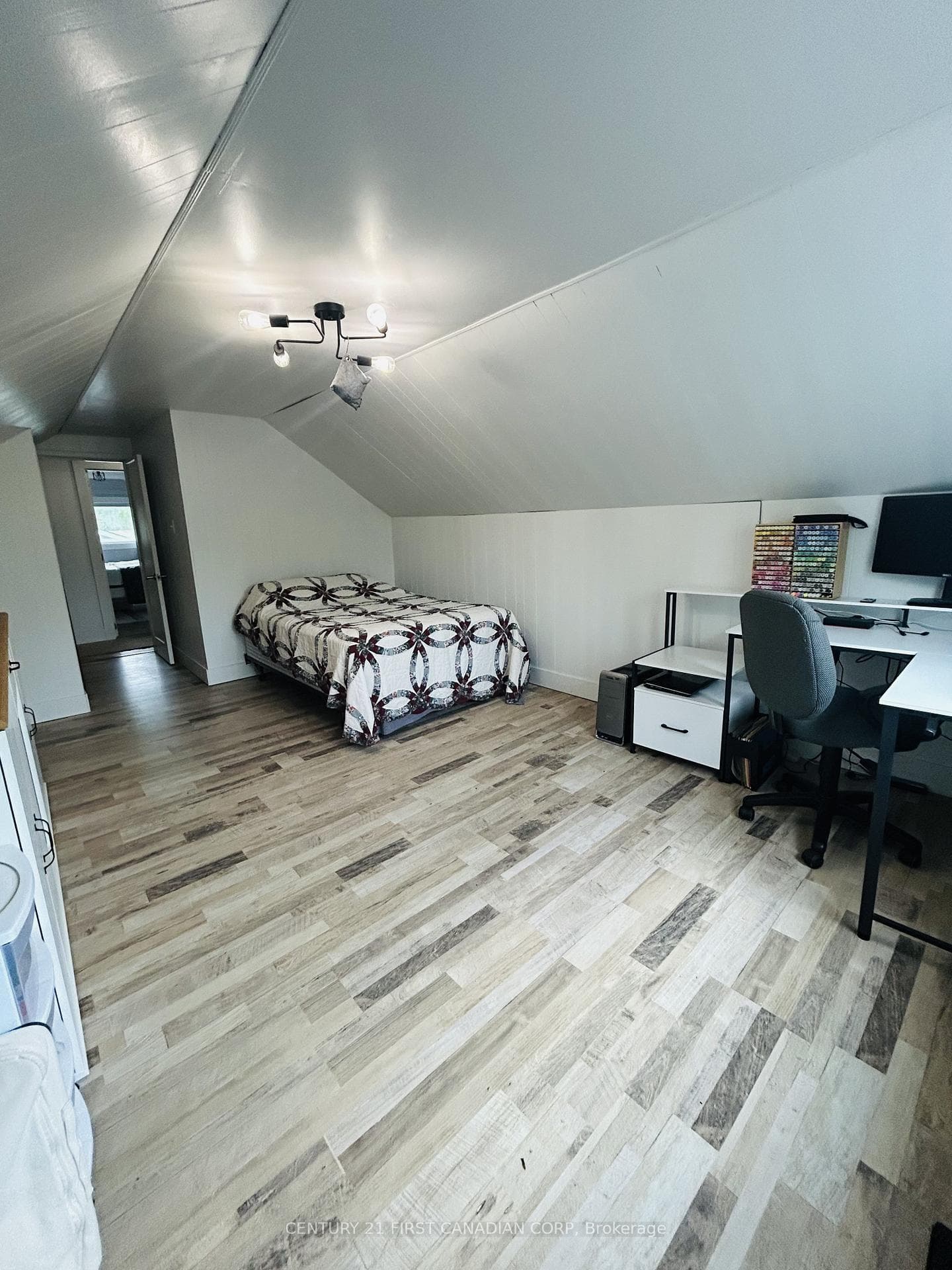 121 WELLINGTON Street photo 23
