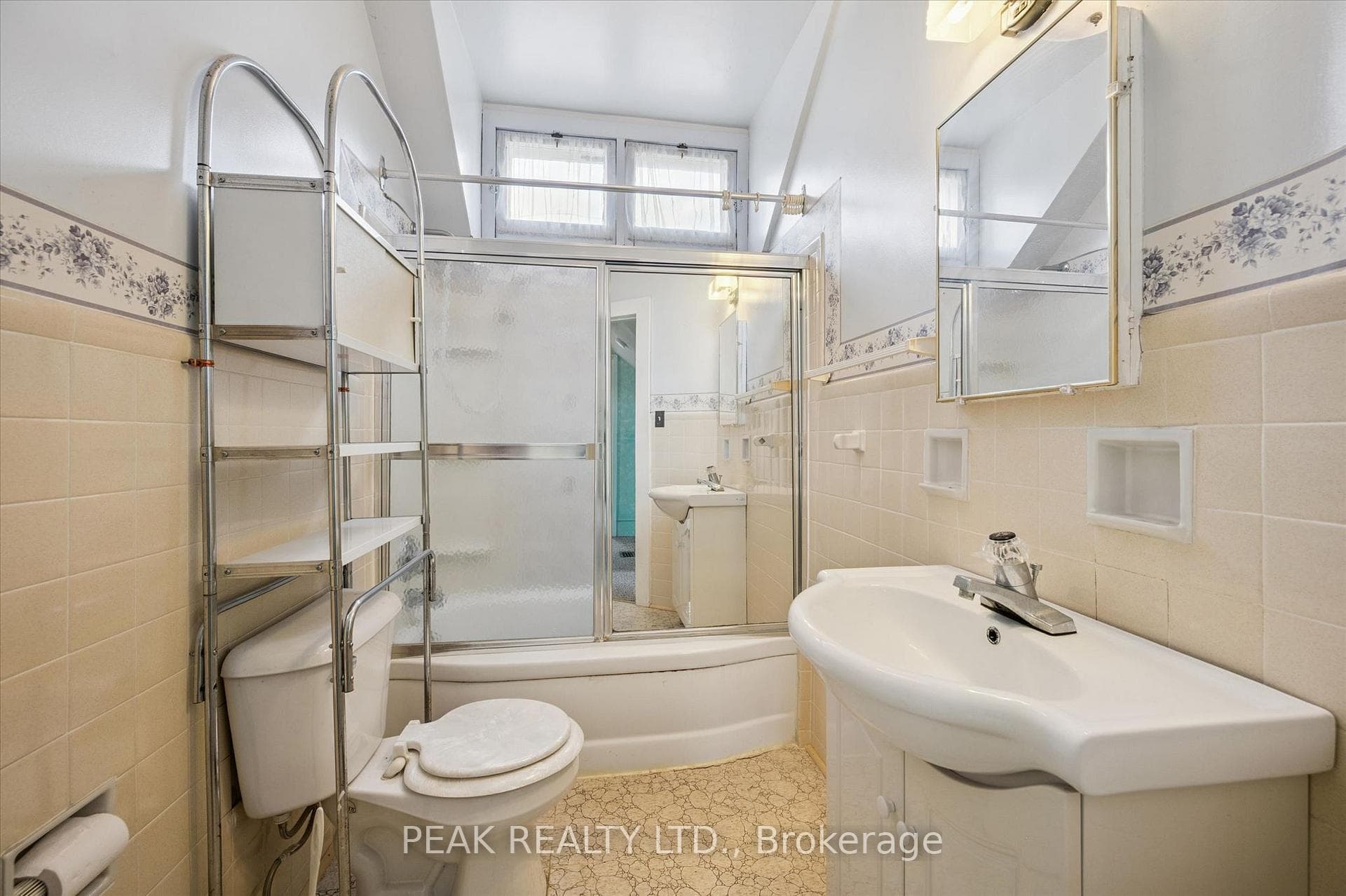 56 Mcnaughton Street photo 24