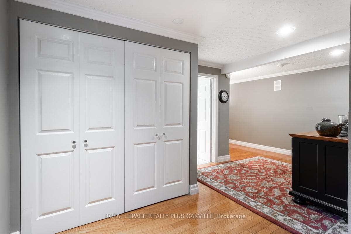 2055 Hixon Street photo 24