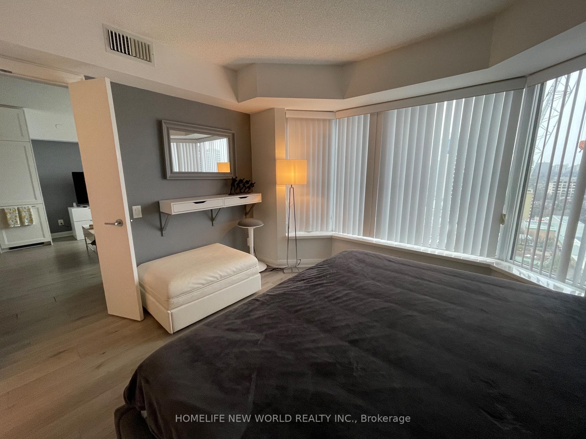 155 Yorkville Avenue Unit 1703 photo 11