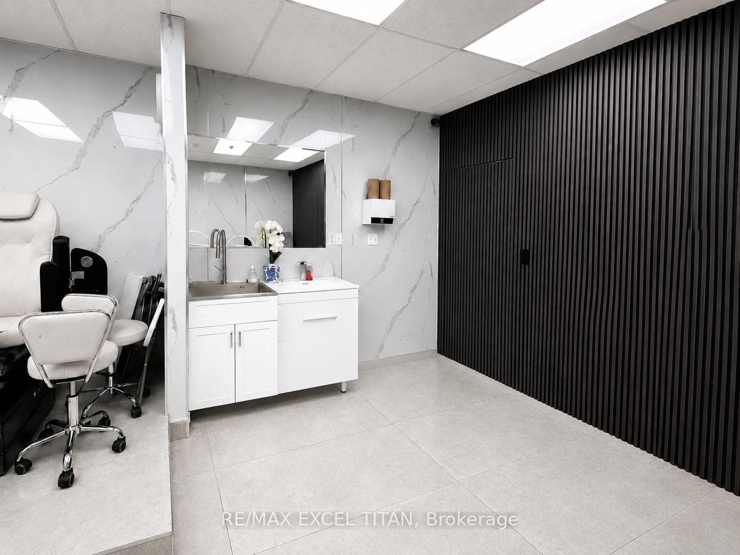 954 Danforth Avenue photo 8