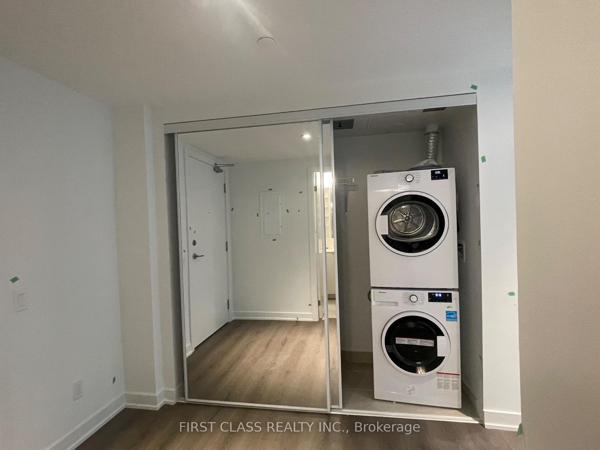 8 Wellesley Street Unit 2016 photo 3