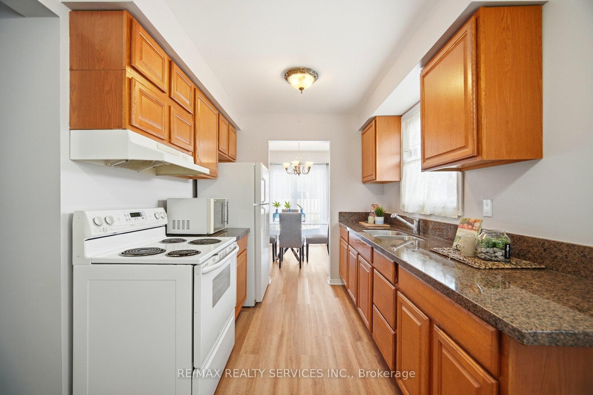 16 Ferri Crescent photo 19