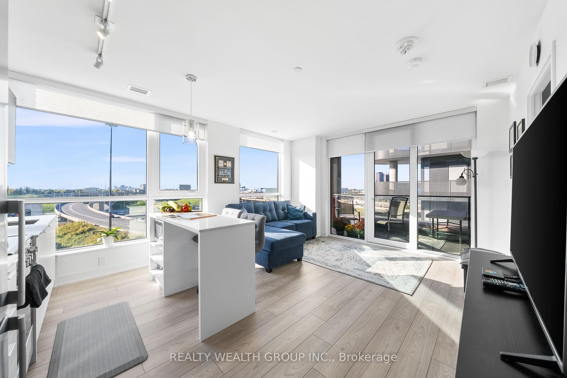 8 Tippett Road Unit 621 photo 28