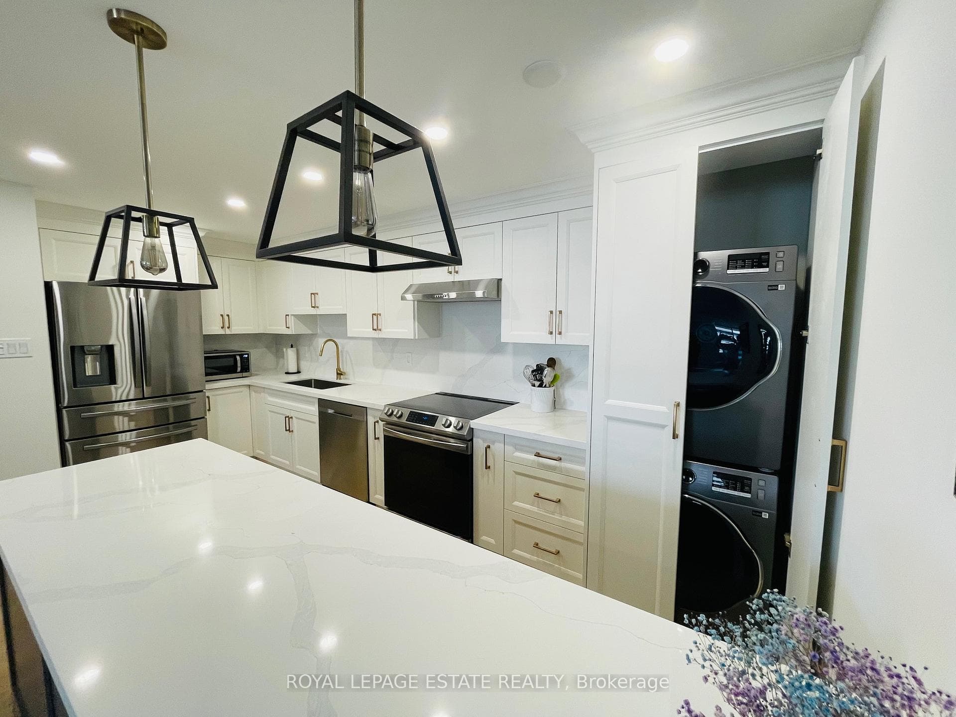 50 Inverlochy Boulevard Unit 1004 photo 7