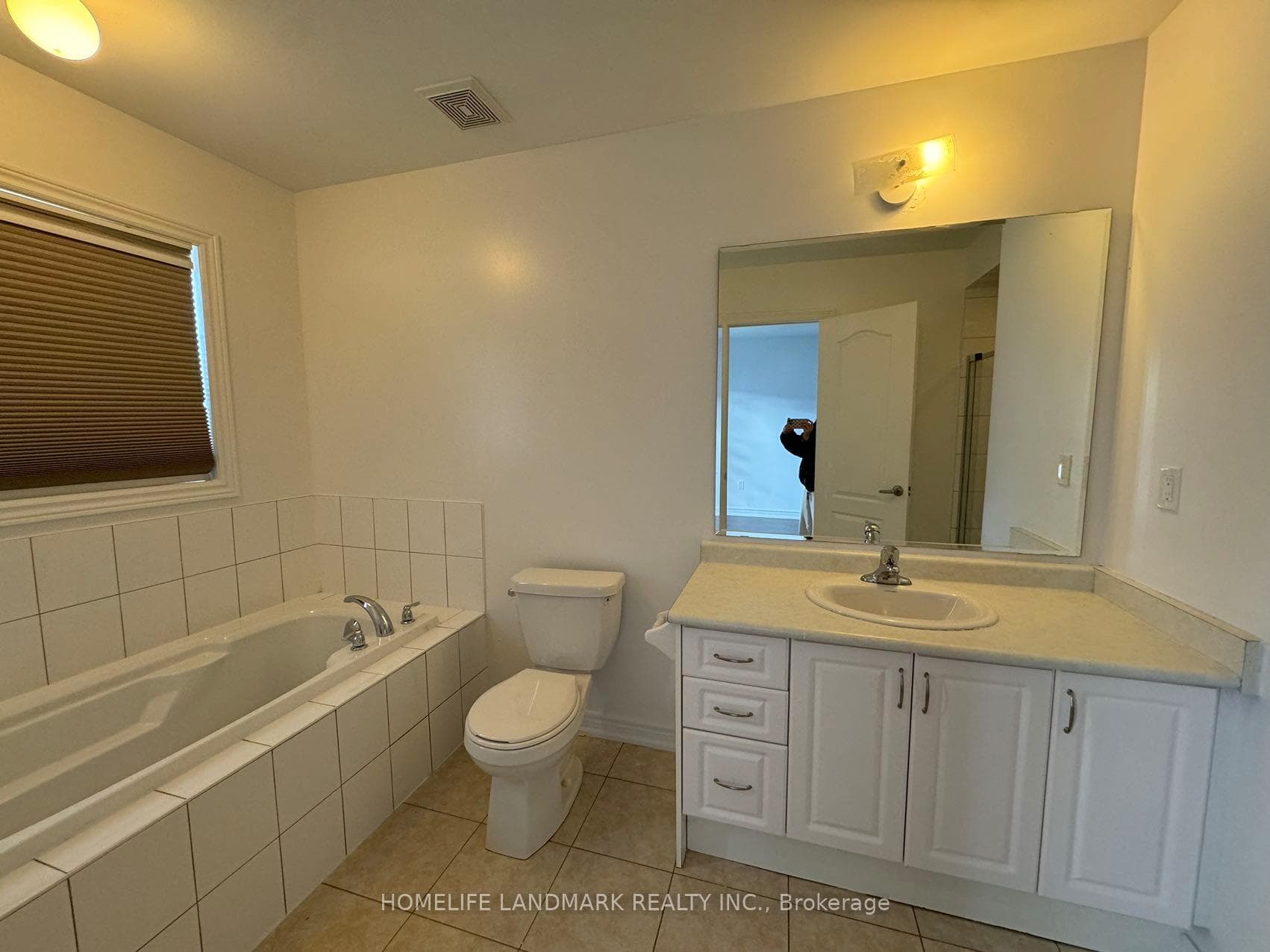 18 Roy Grove Way photo 8