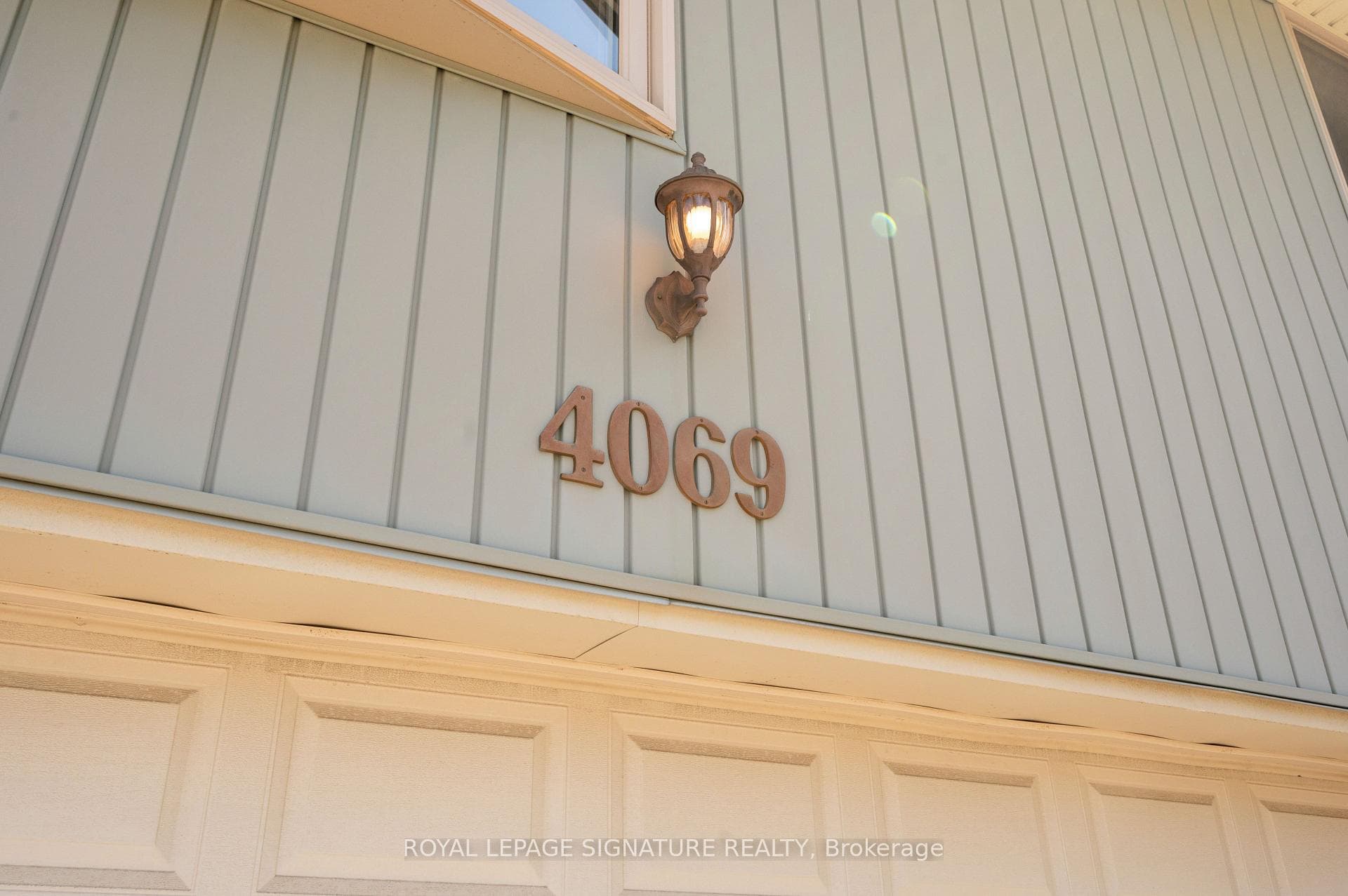 4069 Jefton Crescent photo 4