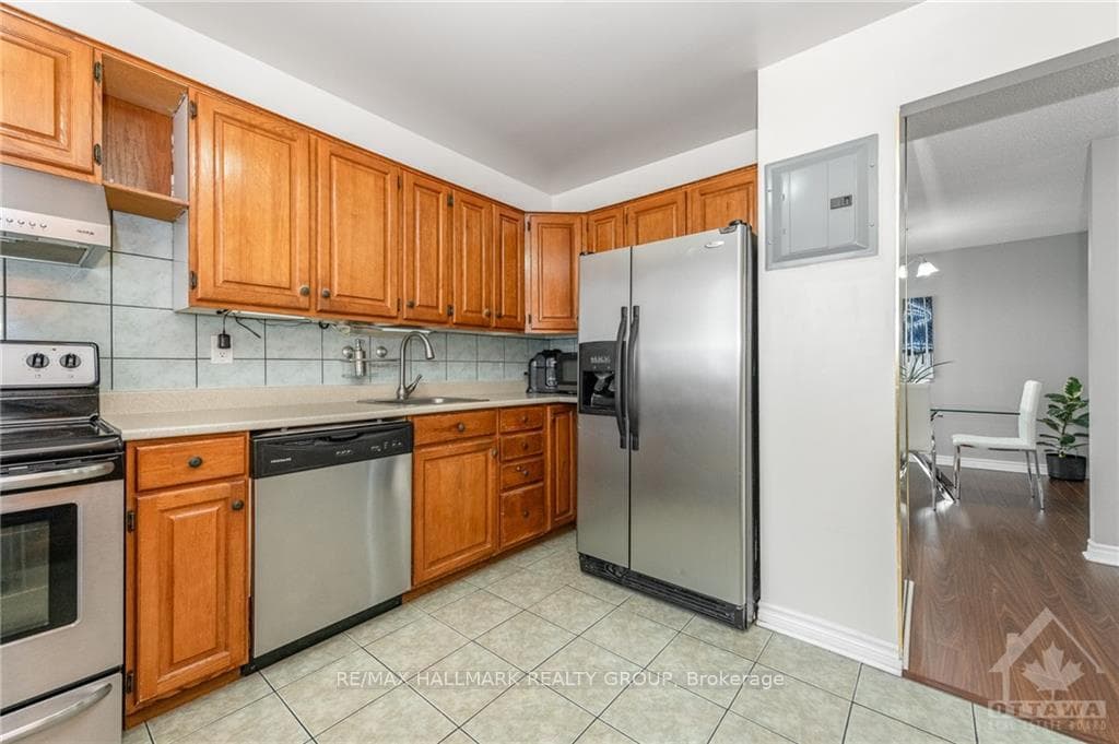 2650 SOUTHVALE Crescent Unit 404 photo 7