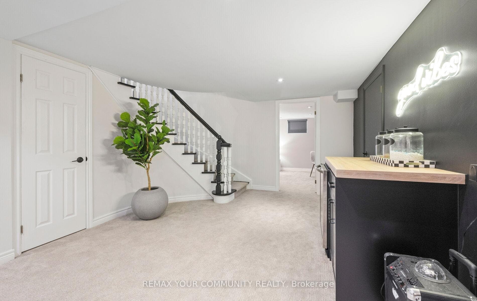 24 Hawthorne Lane photo 38