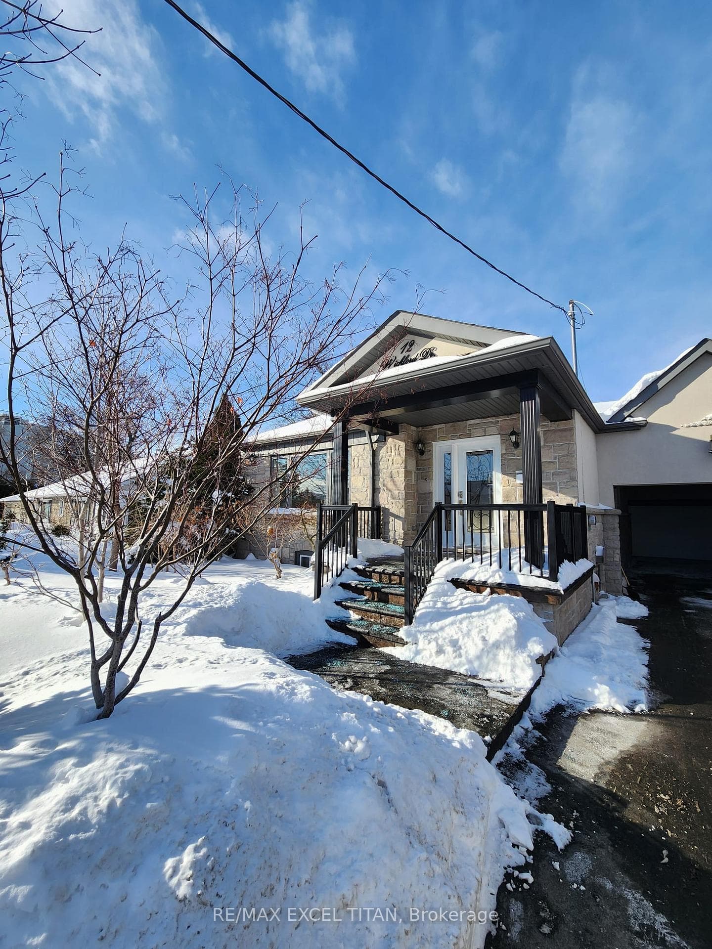 12 Wickford Drive photo 2