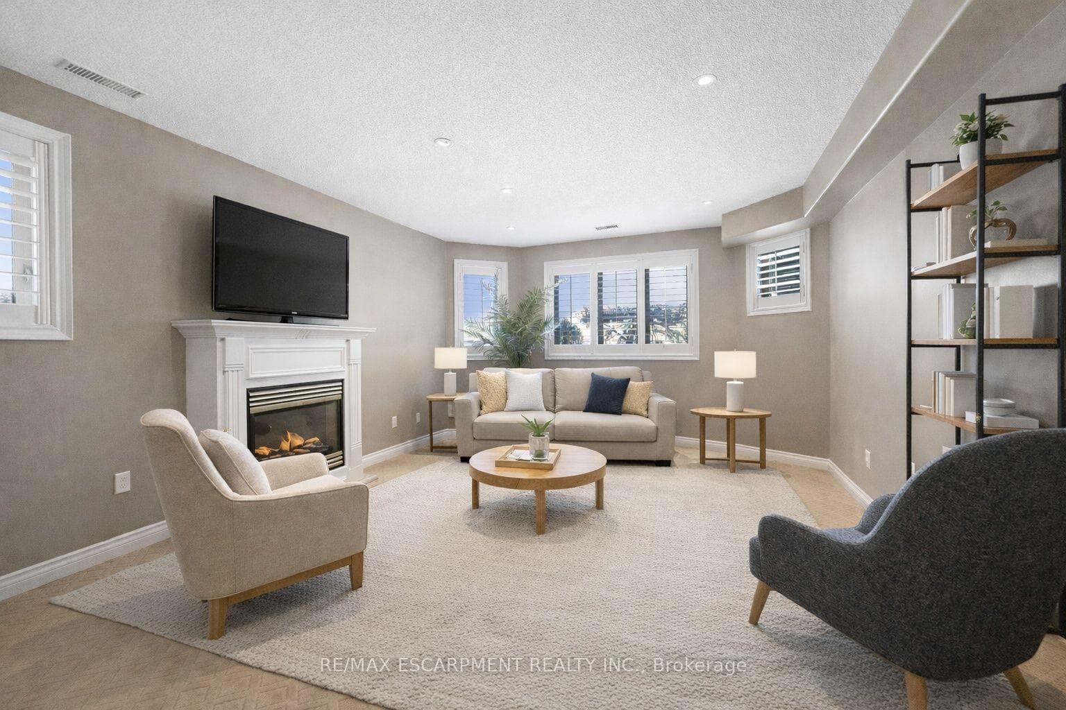 130 DORCHESTER Drive photo 26