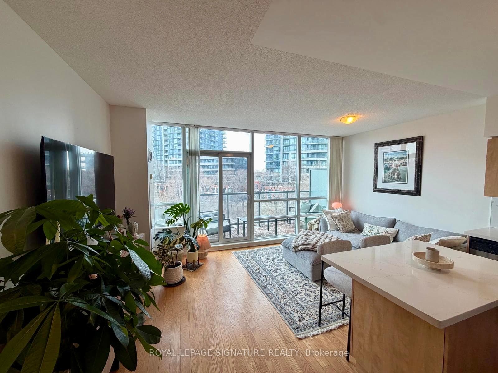 2230 Lakeshore Boulevard Unit 310 photo 17