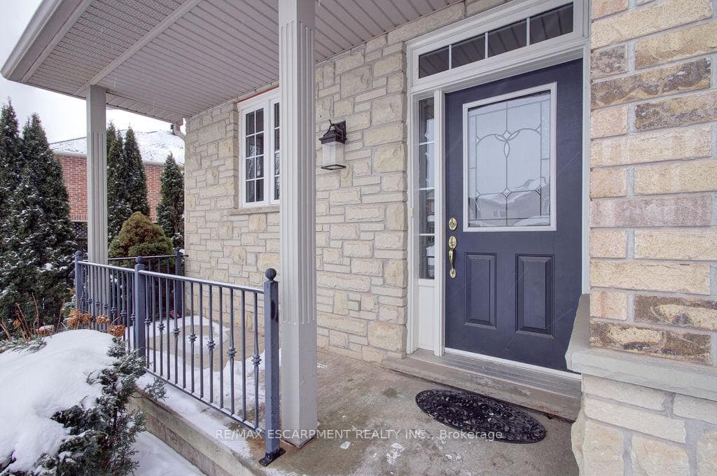 2446 Sutton Drive photo 2