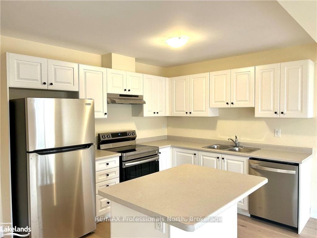 16 NICOLE PARK Place photo 3