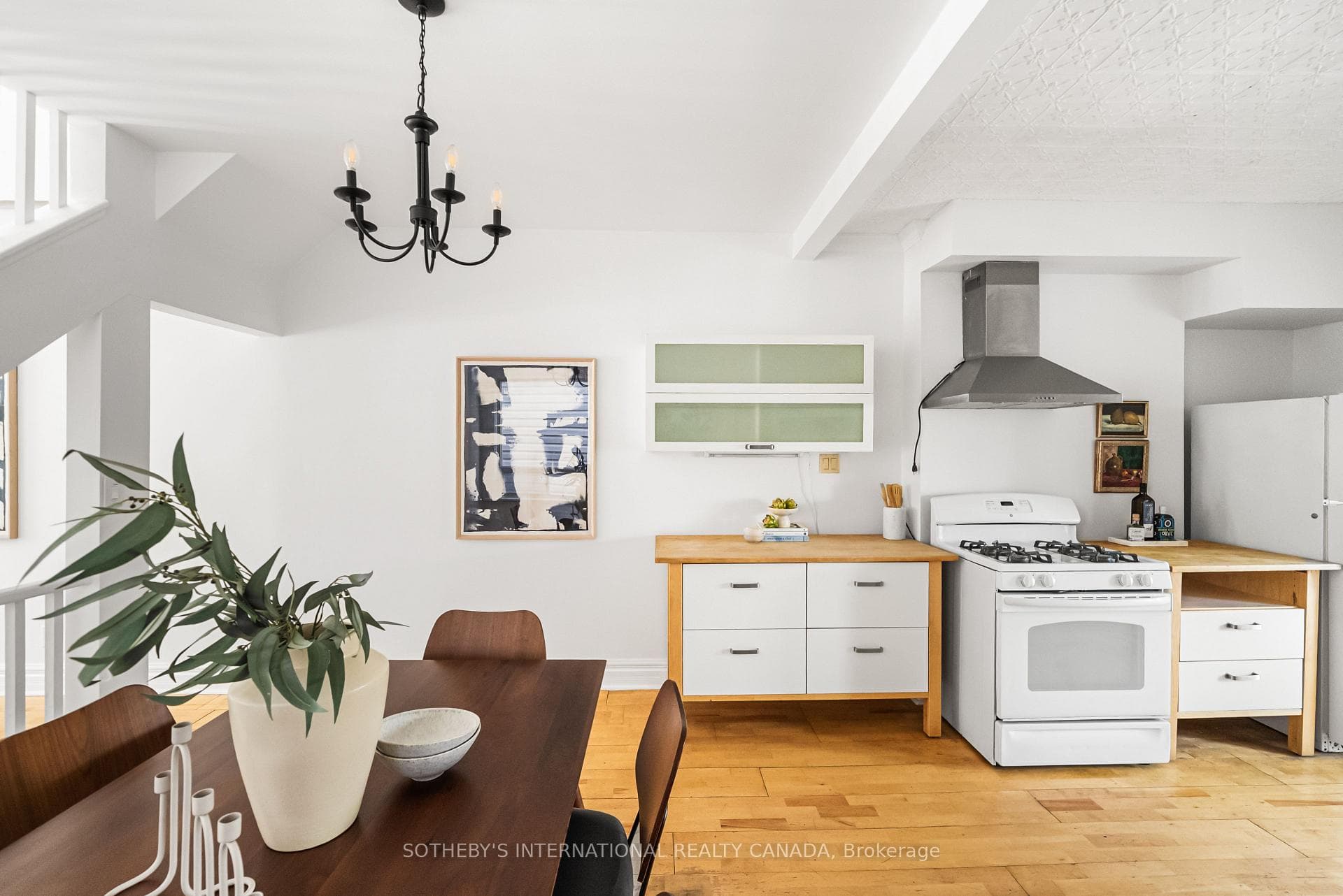 31 Tiverton Avenue photo 13