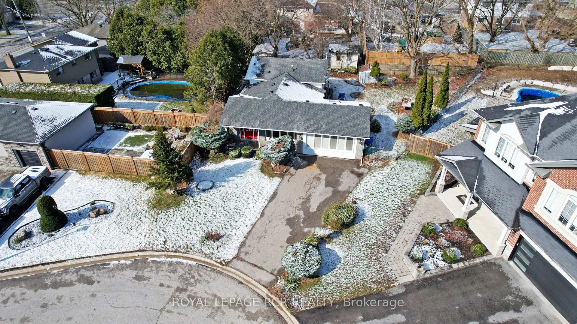 827 Legge Court photo 5