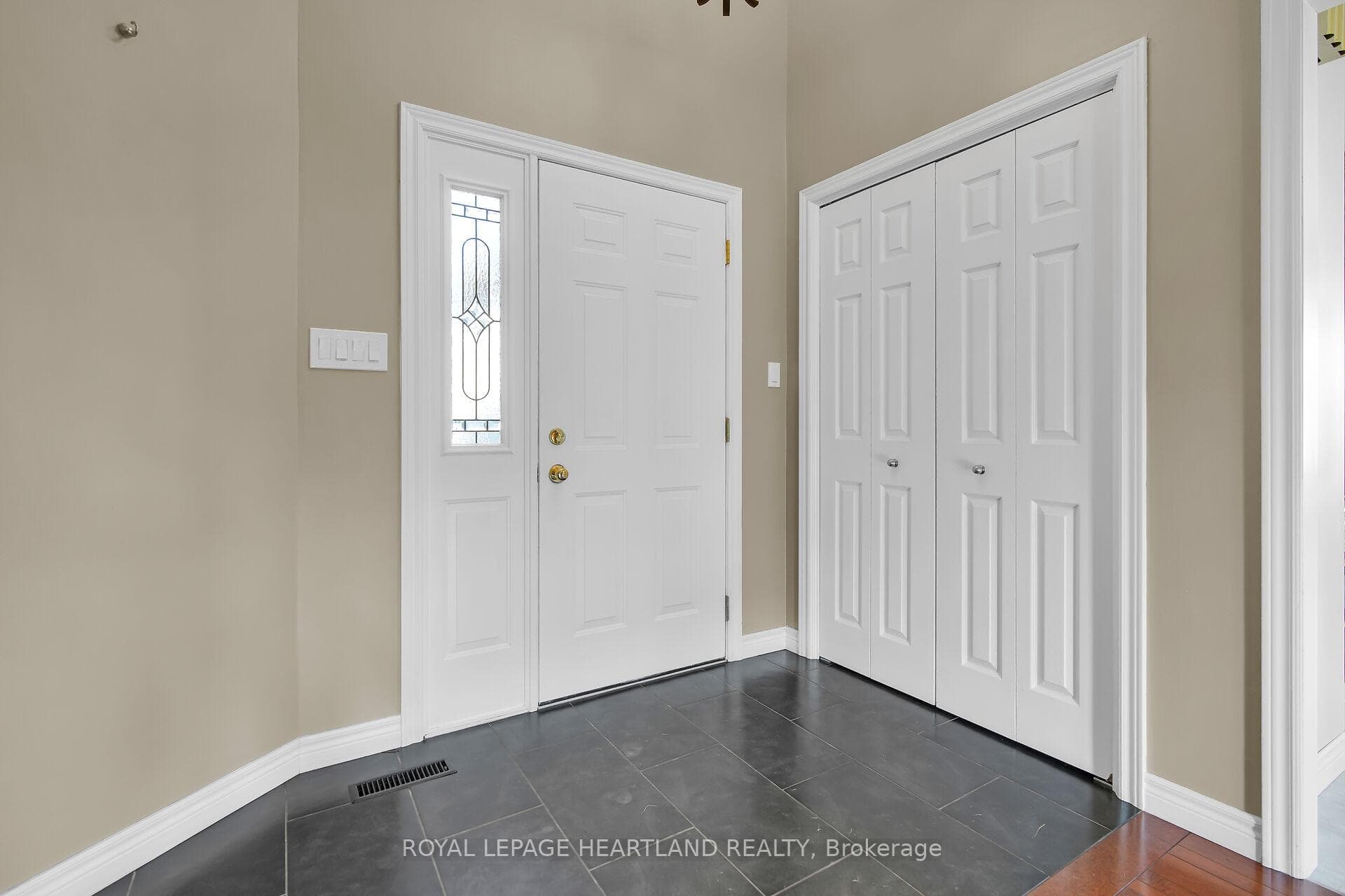532 Carling Street photo 10