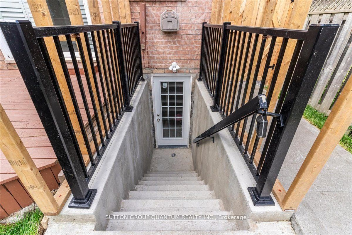 239 Brisdale Drive Unit Bsmt photo 4