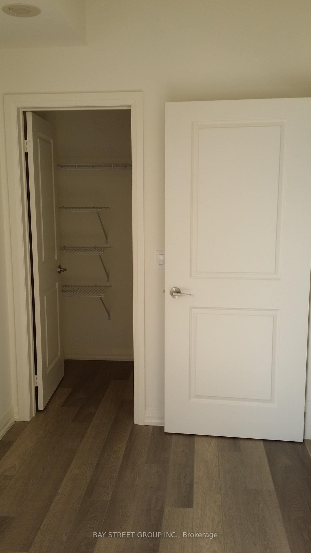 Walk-in-closet