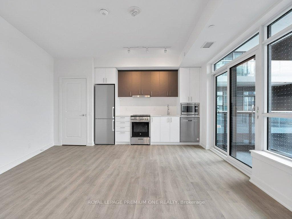 30 Upper Mall Way Unit 321 photo 12